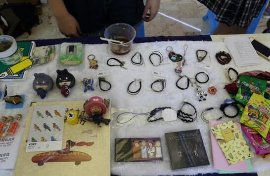 电视台报道，市民纷纷点赞，我校学子用行动证明“爱心无国界”——津巴布韦1250义卖活动纪实