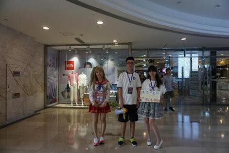 电视台报道，市民纷纷点赞，我校学子用行动证明“爱心无国界”——津巴布韦1250义卖活动纪实