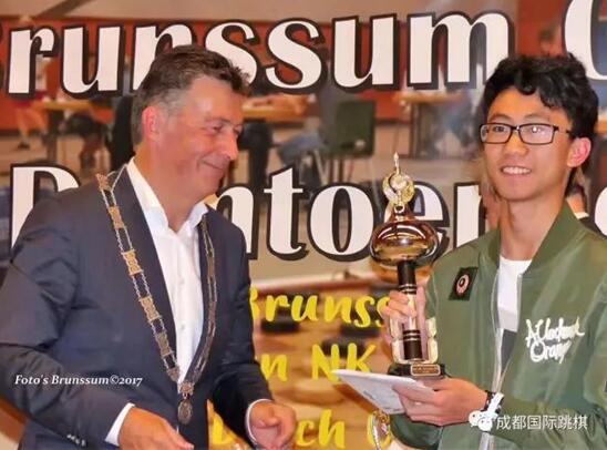 这个暑假 你在葛优躺 他们在南征北战 冠军拿到手软！