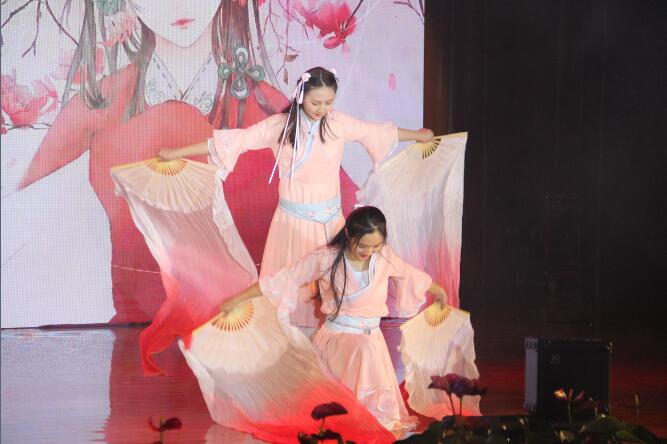 中西结合狂欢趴！国际部的圣诞晚会如此嗨！