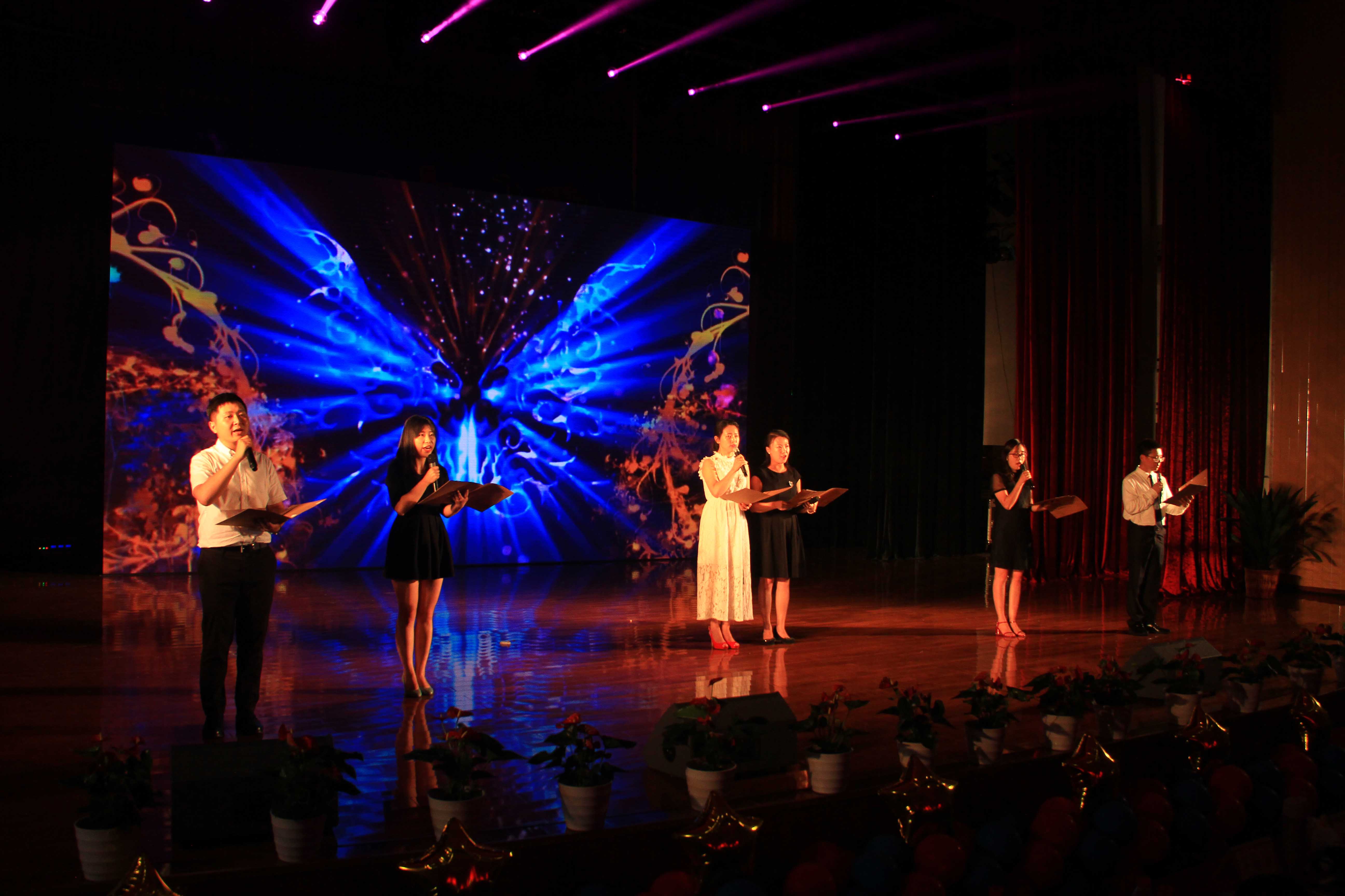 青春绽放，筑梦起航——成都七中国际部2018届毕业典礼圆满落幕！