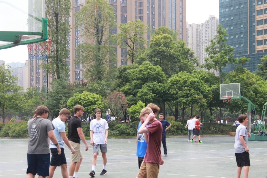 美国洛克赫斯特男校来访我校，体验国高校园生活，感受书法与川剧美丽